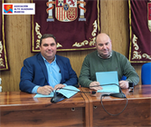 Firma con alcalde de Llanos del Caudillo