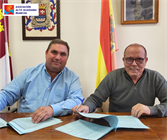 Firma con alcalde de Arenas de San Juan