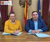 Firma con alcalde de San Carlos del Valle