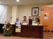 Pedro Torres, delegado de Cultura, Eugenio Elipe Pte. de Alto Guadiana Mancha y Maria José García, gerente de Montes Norte, durante la presentación de la Guía gastronómica Entreparques