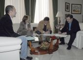 Firma del Convenio. En la imagen Nemesio de Lara, Eugenio Elipe, Jacinta Monroy y Agustín Alonso