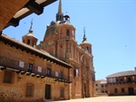 Plaza e Iglesia de San Carlos del Valle