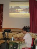 En la imagen el arqueólogo Miguel Hervás en transcurso de su ponencia