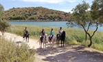 Turismo rural a caballo en las Laguna de Ruidera, Albacete. Foto: cedida por Marca Turismo Ecuestre.