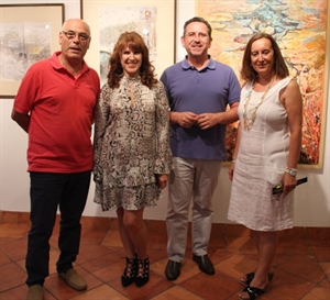 María Luisa García, entre el Alcalde de La Solana, Luis Díaz-Cacho y el concejal de cultura, Luis Romero