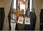 sabel García Tejerina, Ministra de Agricultura, recibe a una representación de la comisión organizadora de FERIMEL con Manuel Borja y Dolores Merino a la cabeza