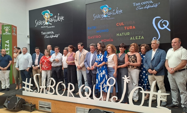 Foto: Raúl Soria (Aapet Alicante) - Grupo de personas que asistieron al evento
