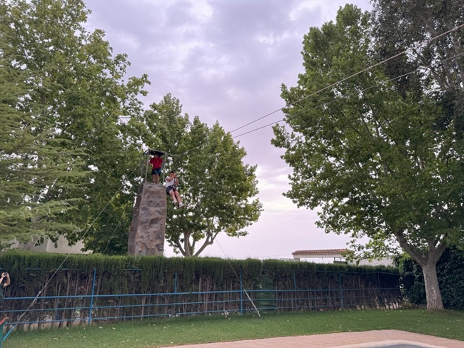 Jovenes con Raiz en el Rocodromo
